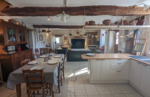 Combiers Cottage | Charming Family Cottage with Large Garden, Bikes & WiFi Near Périgord