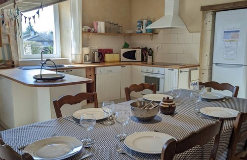 Combiers Cottage | Charming Family Cottage with Large Garden, Bikes & WiFi Near Périgord