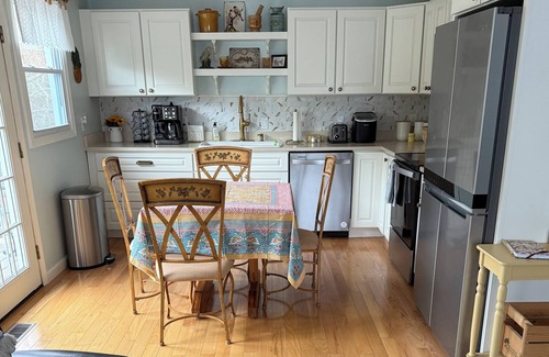 Bonnet Shores House | Charming family-friendly 3-bedroom house in beautiful Bonnet Shores neighborhood