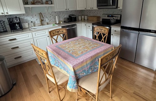Bonnet Shores House | Charming family-friendly 3-bedroom house in beautiful Bonnet Shores neighborhood