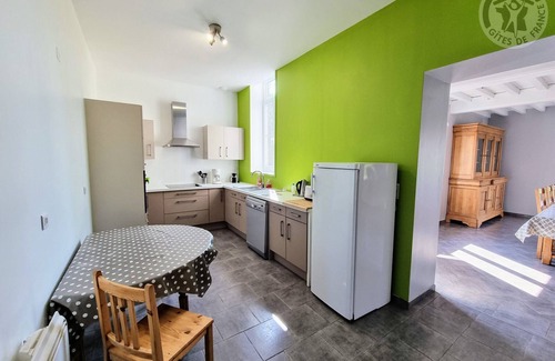 Esquelbecq Cottage | Charming Family-Friendly Cottage in Esquelbecq with Modern Amenities and Large Garden
