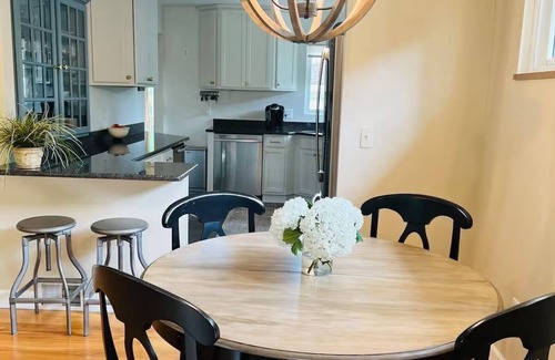 Allen House | Charming Family Friendly 3 Bedroom Home Near Stadium