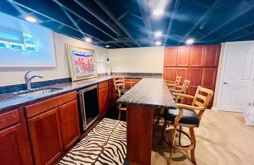 Allen House | Charming Family Friendly 3 Bedroom Home Near Stadium