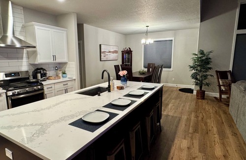 Tri-Cities House | Charming Family-friendly 4-bedroom home with AC, WiFi in delightful Kennewick.