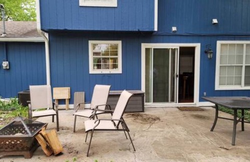 Lawrence House | Charming family friendly 4-bedroom house with AC, WiFi in fabulous Lawrence.