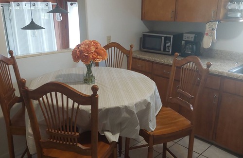 Sanford House | Charming family friendly 3-bedroom house in lovely Sanford with WiFi, AC