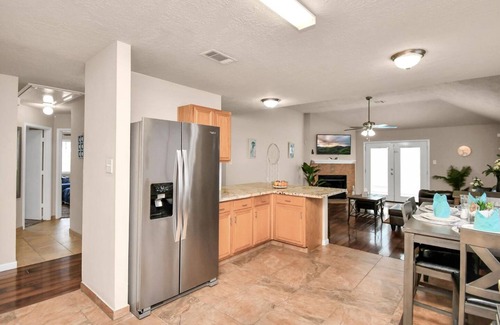 Tomball House | Charming family-friendly house in a quiet nice area with a private pool.
