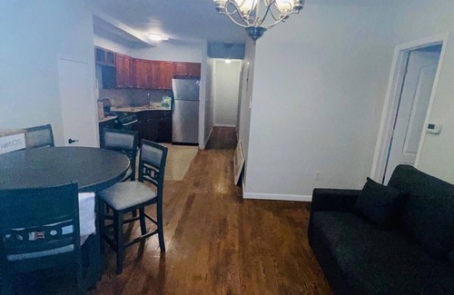 Queens House | “Charming Family-Friendly Home in a Peaceful Neighborhood- With Pool