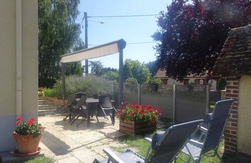 Dhuizon Cottage | Charming Family Home with Garden, Playground, and Bikes in the Heart of Sologne