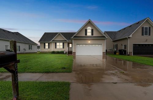 Elizabeth City House | Charming Family Retreat with Spacious Yard home