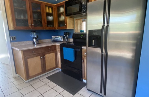Ogden House | Charming Family Retreat - Sleeps 8 - Close To Beaches, Shopping & Restaurants