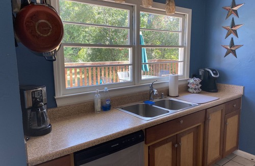 Ogden House | Charming Family Retreat - Sleeps 8 - Close To Beaches, Shopping & Restaurants