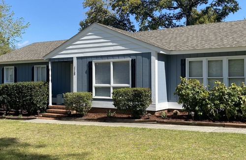 Ogden House | Charming Family Retreat - Sleeps 8 - Close To Beaches, Shopping & Restaurants