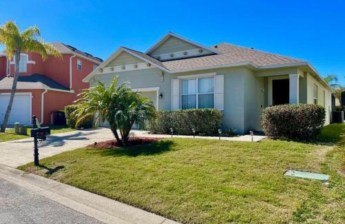 Windwood Bay House | Charming family retreat with Pool & Amenities Disney & top Attractions