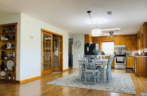 Linden House | Charming Family Retreat near Buffalo River Resort