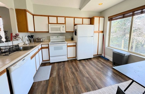 Victor House | Charming Family Retreat in Victor