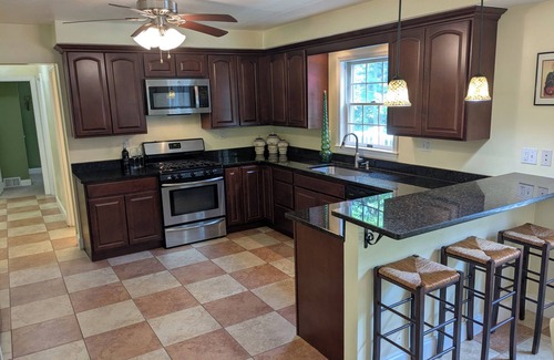 Dellslow House | Charming, family-sized house in secluded neighborhood. 5 mins drive to downtown!