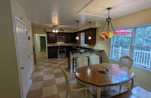 Dellslow House | Charming, family-sized house in secluded neighborhood. 5 mins drive to downtown!