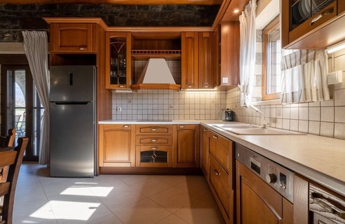 Monopari Villa | Charming Family Villa with Pool in Koxare
