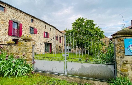 Saint-Beauzire Cottage | Charming Farmhouse Retreat in Auvergne with Terrace, Garden & Modern Amenities