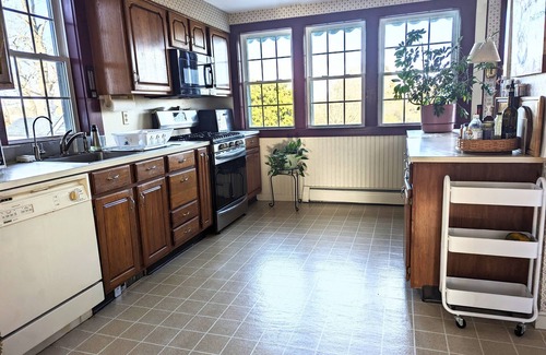 Little Compton House | Charming farmhouse with 2 acres, 10 min. walk to South Shore & Goosewing Beaches