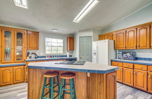 Morriston House | Charming Farmhouse in Morriston w/Fenced Yard