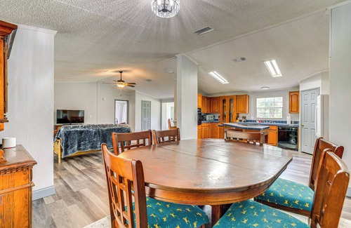 Morriston House | Charming Farmhouse in Morriston w/Fenced Yard