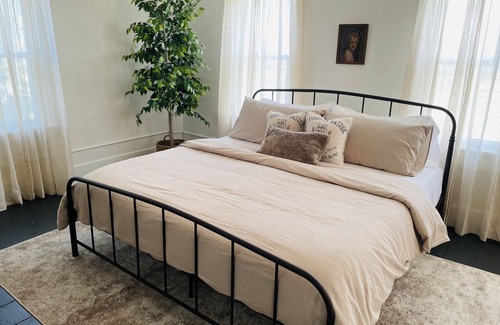 Conneaut Other | Charming Farmhouse in Ohio Wine Country - 10 mins from the beach