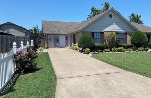 Claremore Apartment | Charming Farmhouse Loft with access to hot tub.