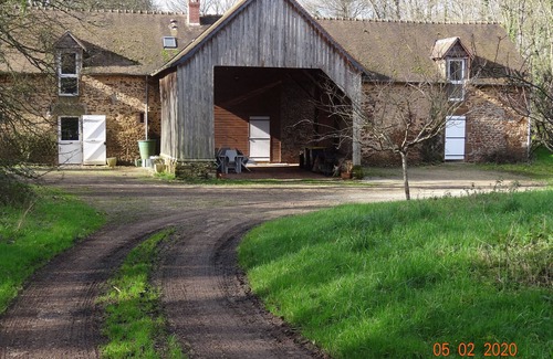 La Bazoge Cottage | Charming Farmhouse Near Le Mans: Modern Amenities, 5 Bedrooms, BBQ, and Private Terrace