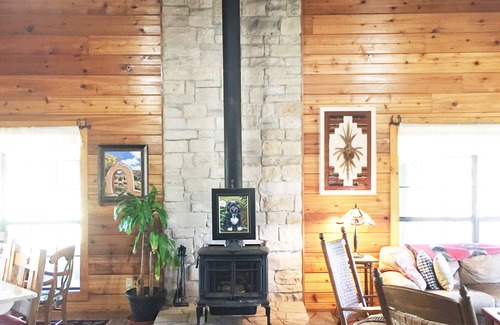 Carmine Other | Charming Farmhouse Near Round Top sleeps 9