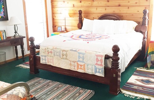 Carmine Other | Charming Farmhouse Near Round Top sleeps 9