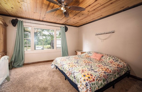 Anna Other | Charming farmhouse on a beautiful horse ranch-Shawnee Hills Wine Trail