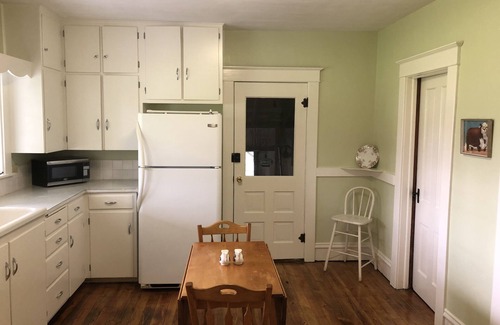 Lakemont House | Charming farmhouse on a quiet road near Seneca Lake, Glenora & Watkins Glen ❤️