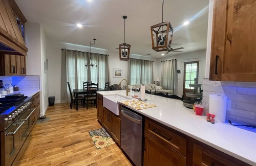 Goldsboro Other | Charming farmhouse, quiet country home, perfect for family getaway in cozy Ovalo