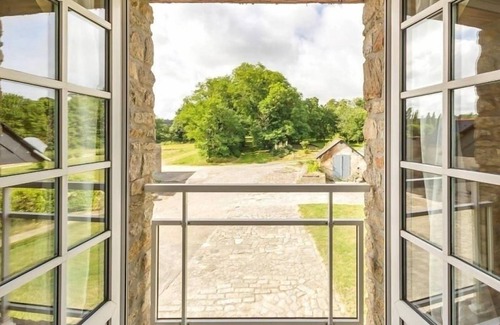 Mesquer Cottage | Charming Farmhouse Retreat: Nature, Proximity to Beaches, Modern Comforts & EV Charging