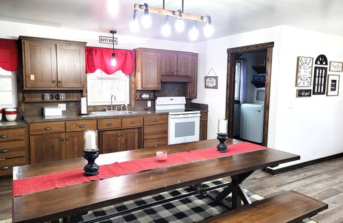 Jackson Other | Charming Farmhouse Retreat with Hot Tub