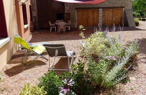 Vicq Cottage | Charming farmhouse stay near Vulcania with garden and kids activities