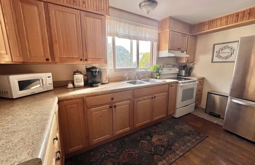 Salem House | Charming Farmhouse, upstate NY.
