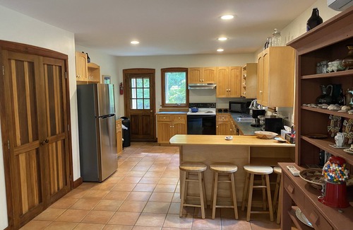 West Tisbury House | Charming Farmhouse serene amongst the trees