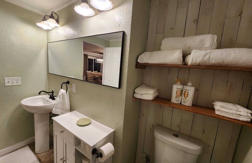 Arlington Other | Charming farmhouse with WiFi in Arlington