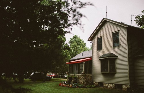 Brant House | Charming farmhouse with wood-fired sauna near Owosso, MI