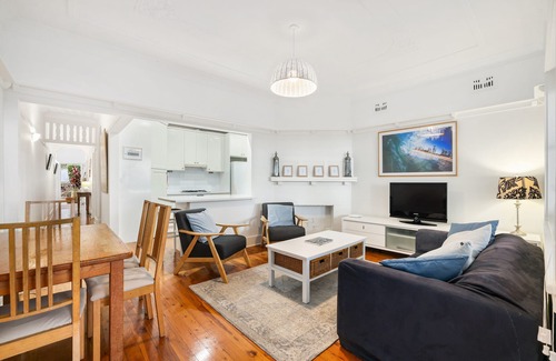 Manly Apartment | Charming federation apartment close to Manly Beach.