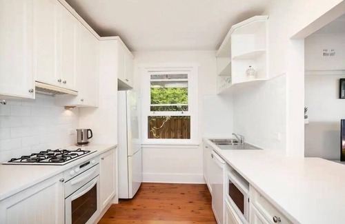 Manly Apartment | Charming federation apartment close to Manly Beach.