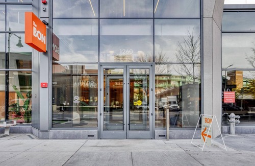 West Fens Apartment | Charming Fenway Studio w/Gym, nr Restaurants & Shops, by Blueground