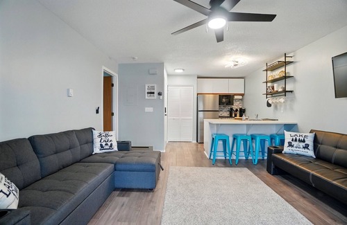 Oak Harbor Condo | Charming first floor condo on the canal of Lake Erie