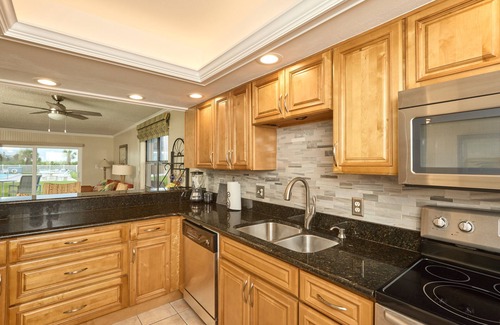 South Patrick Shores Condo | Charming first floor 2 bedroom condo just steps from the quiet beach.n