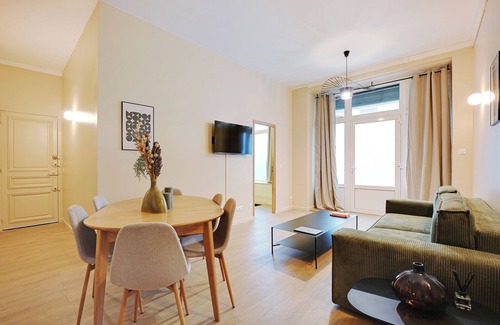 Croulebarbe Apartment | Charming FLAT - 2 bedrooms with a cinema in the "quartier Latin"