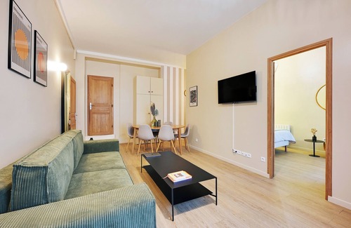 Croulebarbe Apartment | Charming FLAT - 2 bedrooms with a cinema in the "quartier Latin"