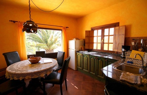 La Asomada Apartment | Charming flat with communal pool, terrace